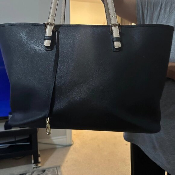 Beautiful Michael Kors black leather tote bag - Picture 2 of 4
